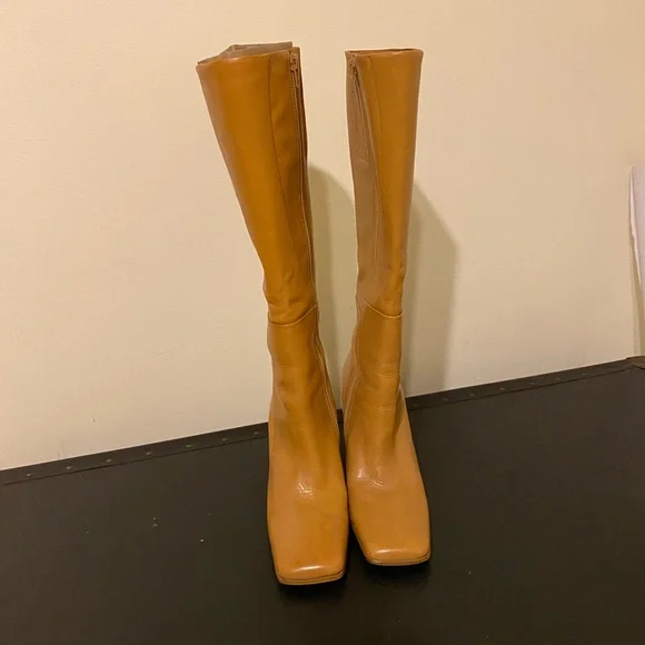 Diba Elegant Tan Knee-High Women's Size 8M Leather Square Toe Boots w/4” Heel - Picture 1 of 16